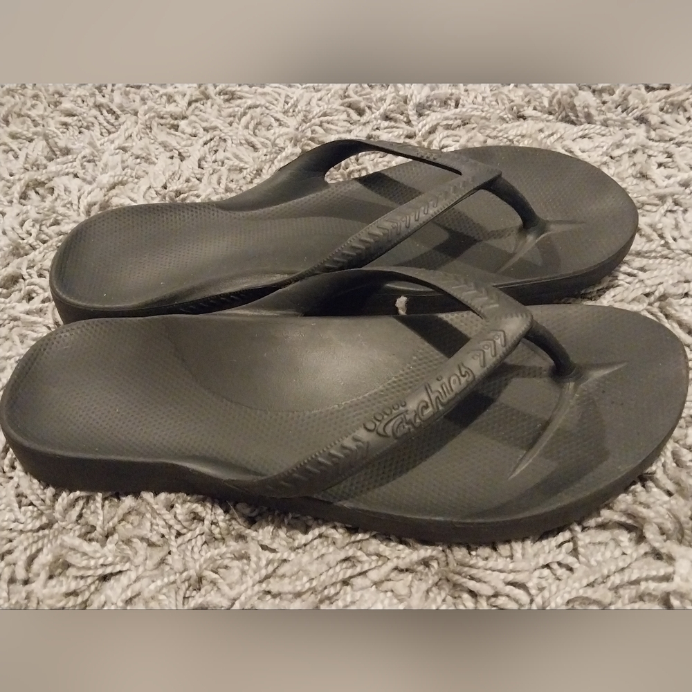 Archies Black Flip Flops Sz 9